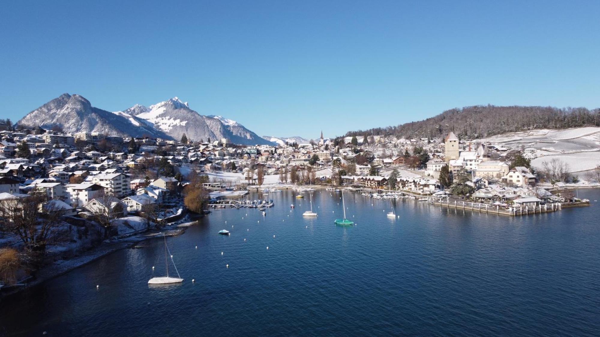 Wohnung Mit Grossartiger Seesicht Und Balkon Spiez Exterior photo