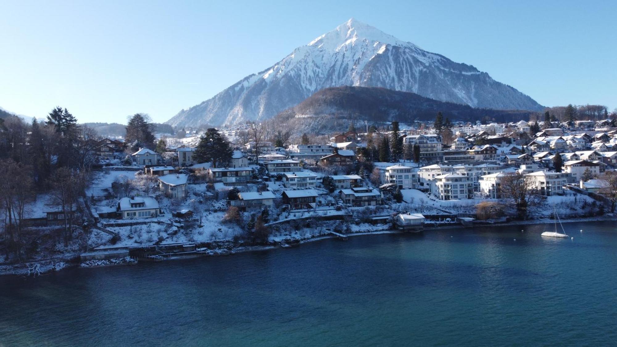 Wohnung Mit Grossartiger Seesicht Und Balkon Spiez Exterior photo